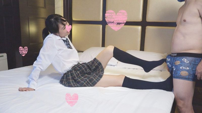 FC2-PPV-1240641 完全露臉 續・苗條貧乳美OO琴音19歳制服打扮抽插濃厚口交高潮連連中出性愛