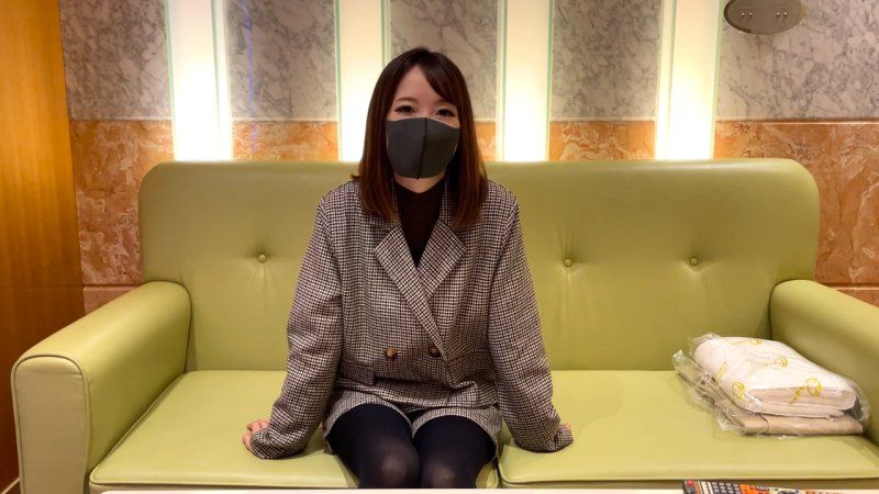 FC2-PPV-4577063 散發魅力的美魔女3OO。對高傲的女人不斷口交，最後大量顏射讓她心碎