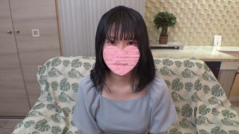 FC2-PPV-2231774 沉穩可愛的巨乳角色自拍性愛
