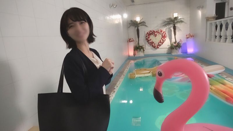 FC2-PPV-3069184 【②】剛毛清純系苗條妹子娘PT2 在附泳池的愛情賓館自拍性愛。按摩棒自慰 潮吹中出與顏射