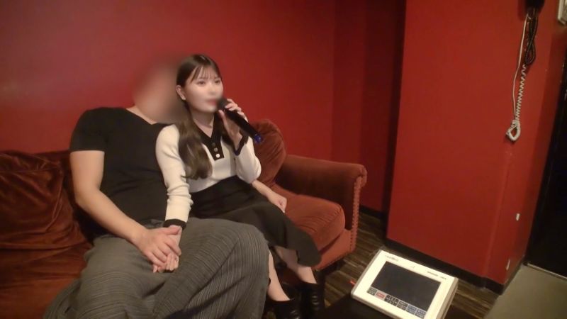 FC2-PPV-4118630 【無/初拍】卡拉OK包廂可愛女友在身旁讓人受不了抽插做愛