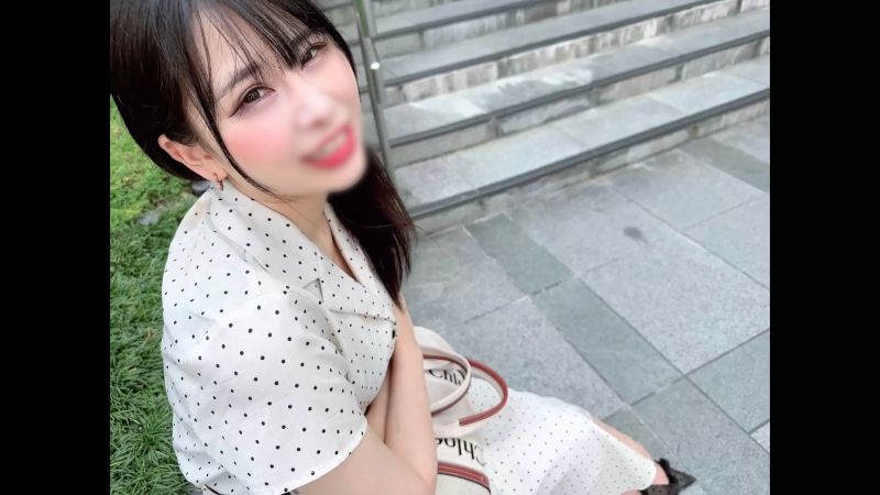 FC2-PPV-3838384 一個超S痴女向我吐口水，說：“你別自己興奮！”並給了我一個粘糊糊的打手槍，這讓我發瘋。忍無可忍，用活塞給小姐姐中出&#039;