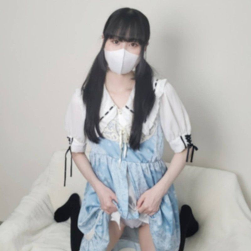 FC2-PPV-4574491 【無修正・完全素人】1OO合法AV女優地下偶像經驗淺，所以很聽話又可愛！被變態中年大叔舔遍全身，即使被粗壯肉棒插入未開發的緊緻肉穴，她還是嬌喘著♡
