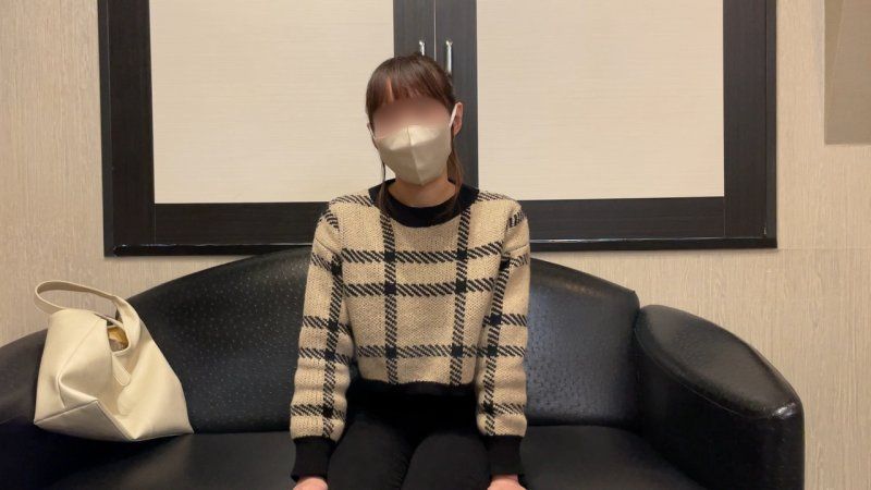 FC2-PPV-4568442 菁英大OO2OO。讓擁有特殊經歷的美女顫抖高潮，以打樁抽插的方式大量內射