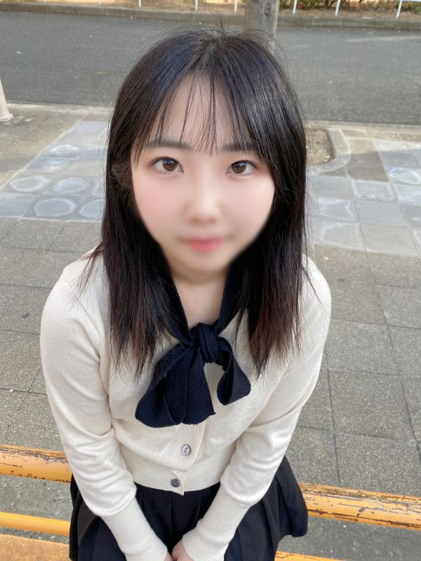 FC2-PPV-3192256 【2作品＋α/初拍】純粹率直女子麻美。自拍性愛與鏡頭前拍攝2回中出。