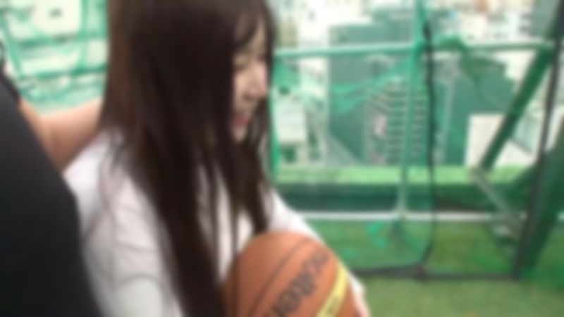 FC2-PPV-4330270 【無/初拍】學校的校花！對朋友女友NTR、在運動中心玩樂時興奮到在野外巨根插入