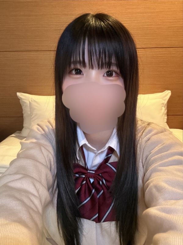 FC2-PPV-4314125 絕對的美女18歳翼醬！坂道系的身體無套中出2發！吞精中出