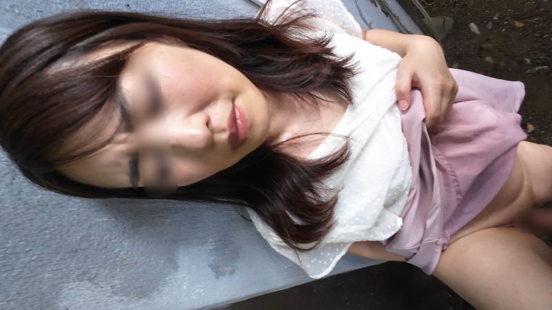 FC2-PPV-4011236 【無修正ｘ個人撮影】鄰居美熟女、被帶到房東處敷地内青姦不倫性愛！野外大膽中出大興奮ｗ