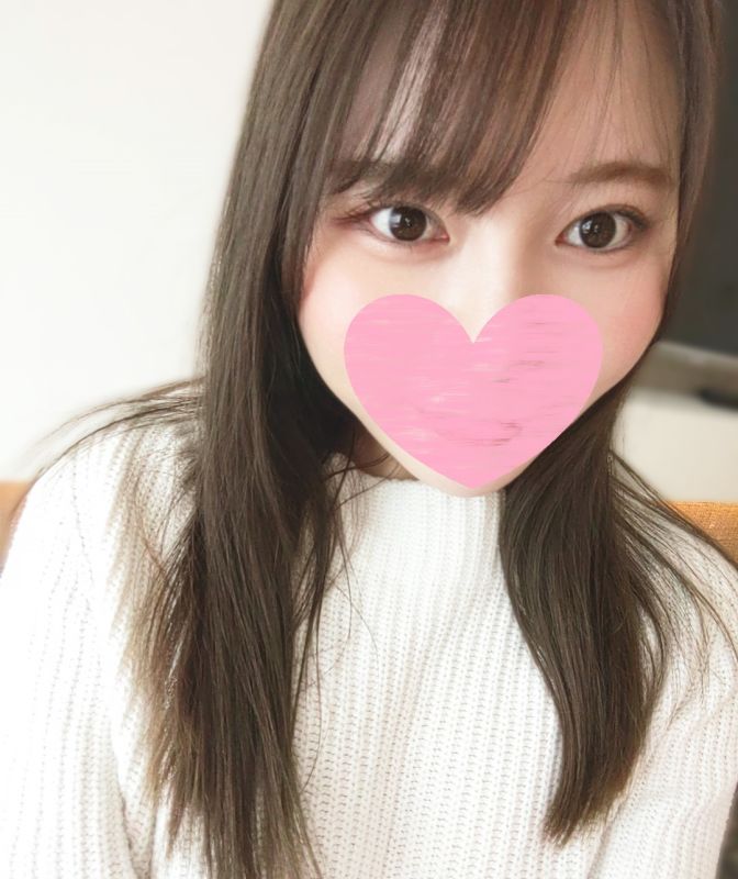 【無修正】沉穩小惡魔般21歳大OO。白皙洋溢透明感素肌與沾濕內褲淫蕩過頭。一面微笑一面挑逗口交快要誤射、攝影困難
