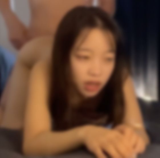 FC2-PPV-4328225 等級不同的可愛18歳泉 危險日無慈悲懷孕播種強壓