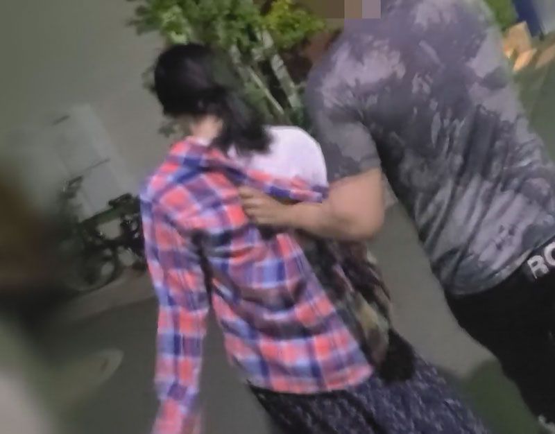 FC2-PPV-3646592 【個人】抓住夜逃的妻子 一面亂爆對待潮吹妻子一面讓她服從。全裸放出