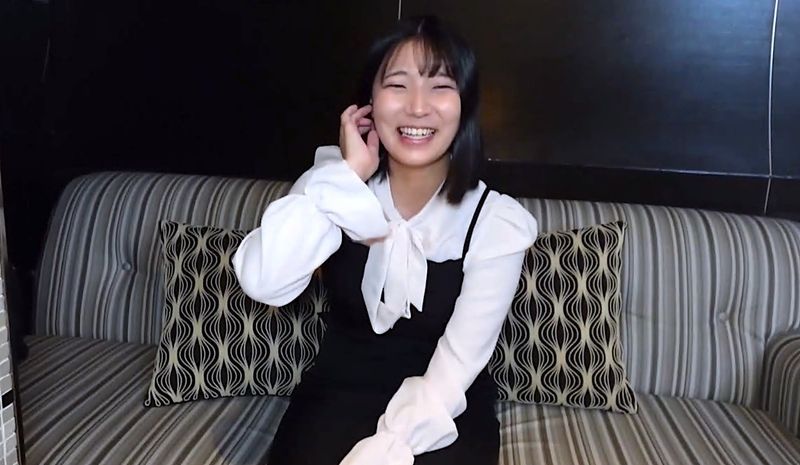 FC2-PPV-4584825 【初次無修正】在客服中心工作的G罩杯清純女OO妹的真實性愛。她性格溫柔，經驗不足的私處濕潤到勃起。看到她高潮的模樣，我忍不住在她私處內大量中出……