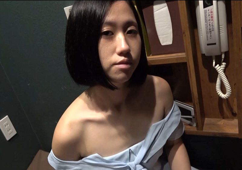 FC2-PPV-4597606 【無修正私拍】未處理陰毛的害羞貧乳女OO在漫畫喫茶裡偷偷幹砲！【評論特典高畫質】