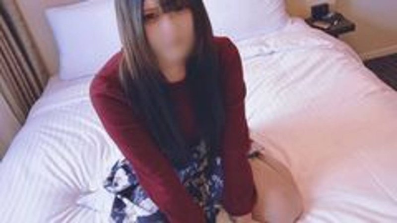FC2-PPV-4668424 【露臉】咖啡廳女服務生Kana，生活困難急需支援。禁欲8天的憤怒中年男人肉棒無套大量射精。