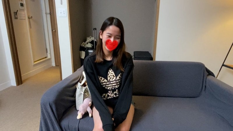 FC2-PPV-4676142 喜歡口交的小巧1OO已婚妻子，像蒼井優似的，用自慰棒深喉，眼淚汪汪也要再次含入，是個變態的受虐狂。