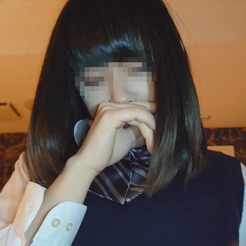 FC2-PPV-4702974 【無碼・制服Cosplay】身材超棒的美腿翹臀美女，用無套插入大量中出精液在剛毛淫穴裡
