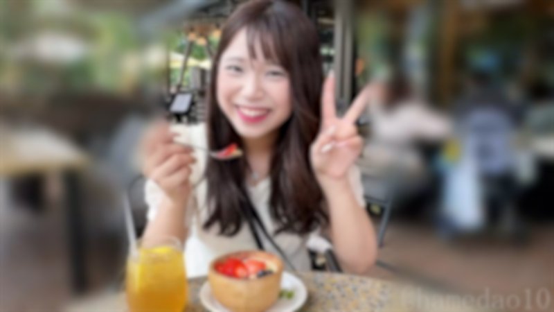 FC2-PPV-4728960 「不要…要壞掉了…」笑容可愛的天真爛漫抖M地方美容師。雖然緊張，但還是被猛烈地插入，理性崩潰。最後懇求播種，變成順從的自慰玩具…。