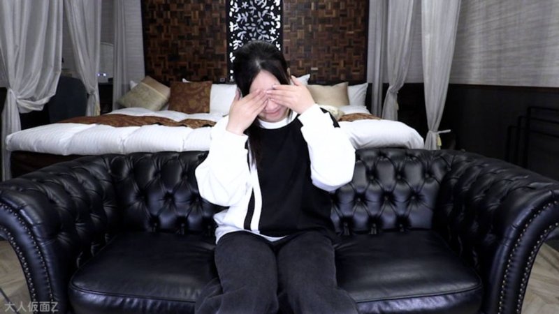 FC2-PPV-4779391 樱(18)连续2天拍摄的第2天 滴着爱液地摇摇晃晃地被中出 前一天中出的感想，听取后进行羞耻责备或是让她舔肛门