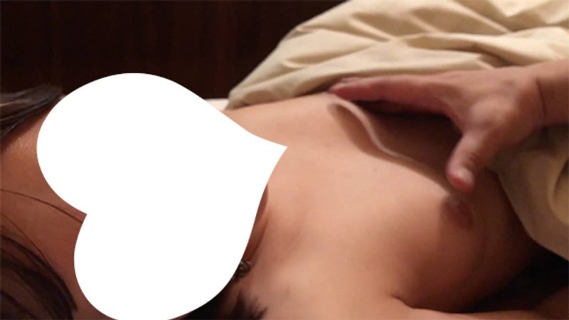 FC2-PPV-4793121 里子2OO_3・颜射・无套。让品格优良的千金族朴素女大生穿上泳装，然后疯狂做爱。让她吸吮脚趾，几乎变成宠物状态（057）