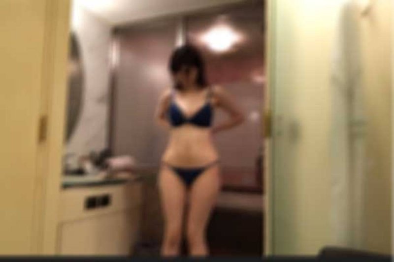 FC2-PPV-4791280 ※13日截止9折※【素人個人拍攝】聽命免費鮑嘟！！在當地卸下套套無套中出