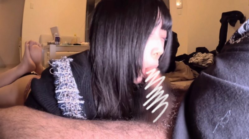 FC2-PPV-4793873 【在*面前發展成插入】在朋友家裡，隨意地在*面前口交，不知不覺就開始展示情色自拍