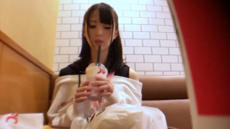 FC2-PPV-4793671 史上最可爱的大OOOO。虽然满身爱液喷水到高潮，但中出时却暴怒放空