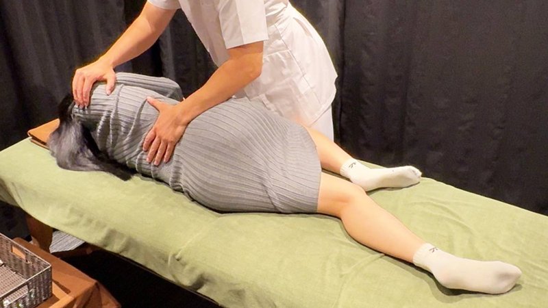 FC2-PPV-4802772 OO喪失 因為第一次中出的高潮而神魂顛倒的清純系美女，OO無套插入 所有的一切都是初體驗的快感，發出高潮聲尖叫