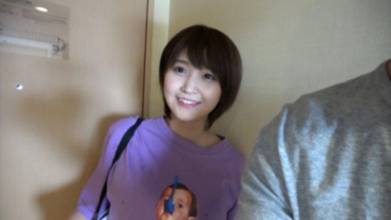 FC2-PPV-4804095 偶像中心級的可愛大OO。對無法從可愛的外表想像到的巨乳感到非常興奮，並中出。