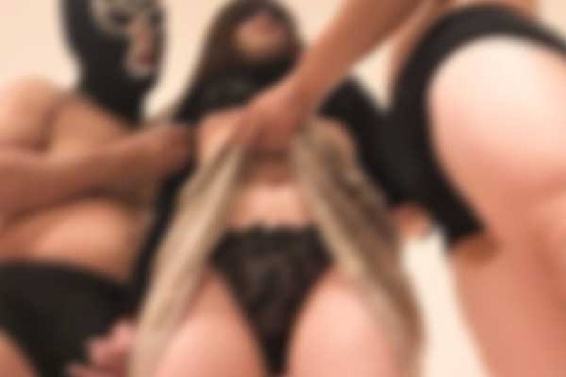 FC2-PPV-4813045 【素人个人拍摄】【3P】让美人妻怀孕中出！！贷款的条件是肉体关係。以经济弱势者为目标的「一期一会贷款」