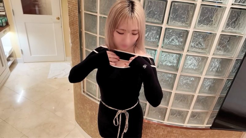 FC2-PPV-4815076 【緊貼巨乳】距離零的胸部壓力。被光滑肌膚和乳溝包圍的瞬間，理智飛走了。