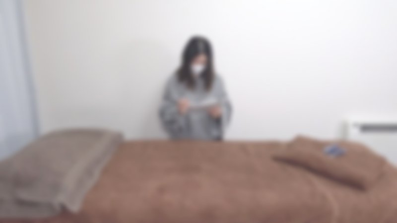 FC2-PPV-4817343 【無/生中出】一位非常漂亮且有氣質的女性來店了。她是一位工作之餘還在照顧OO的美麗單親媽咪，真是太棒了。