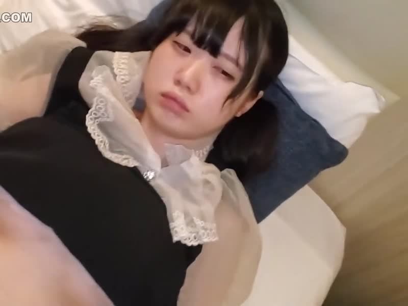 FC2-PPV-4817278 【素人個人拍攝】把清純的人氣偶像帶回飯店！？困惑的穿著衣服中出SEX！！