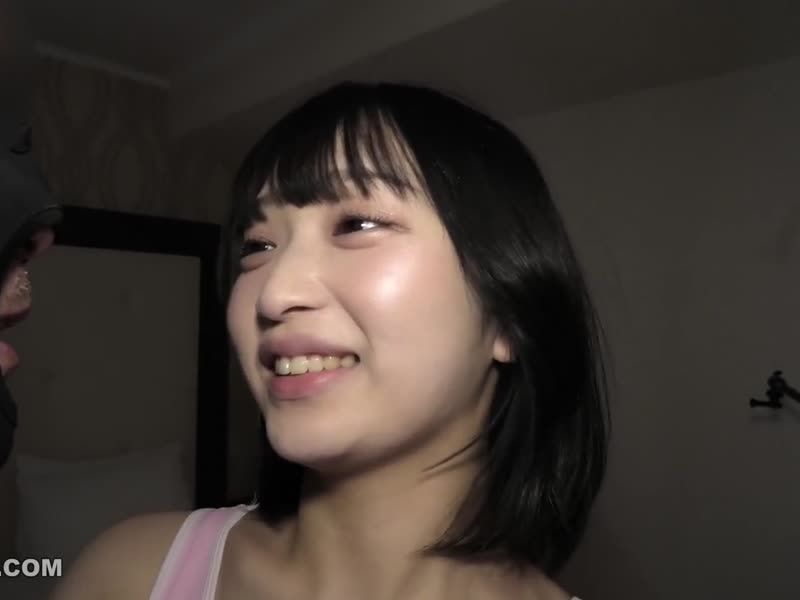 FC2-PPV-4819752 ＜無碼＞坂道系清純系美女什麼慾望都能接受！【制服&水著】穿著衣服讓我口交雞巴，玩弄美淫穴，緊貼無套插入！飯店鎖定中出！