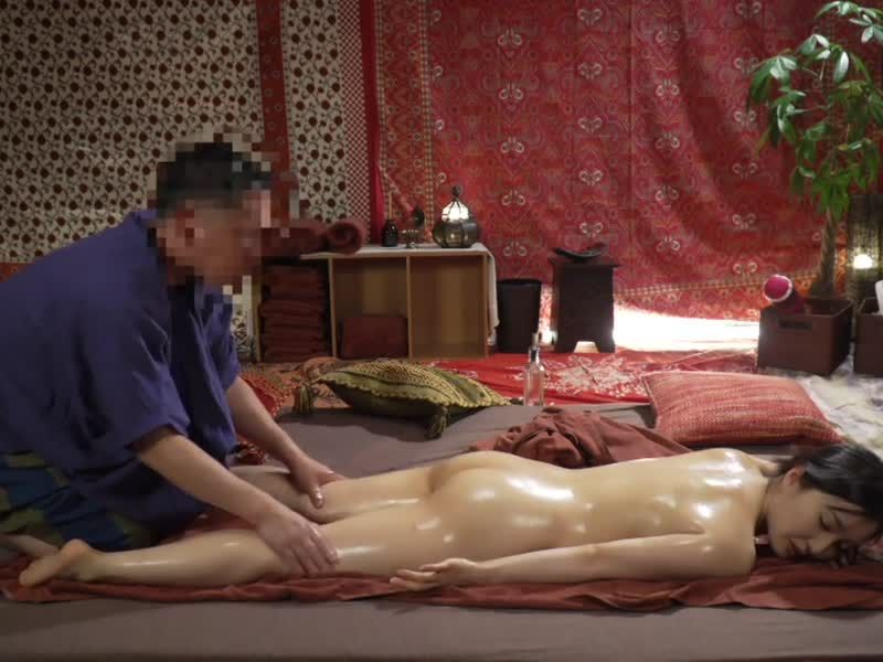 FC2-PPV-4819637 泰式古法按摩，下流的淫穴完全展露！敏感・痙攣・高潮・剛毛・中出・困惑・人妻・潮吹的總集篇！用按摩讓性慾完全舒暢！