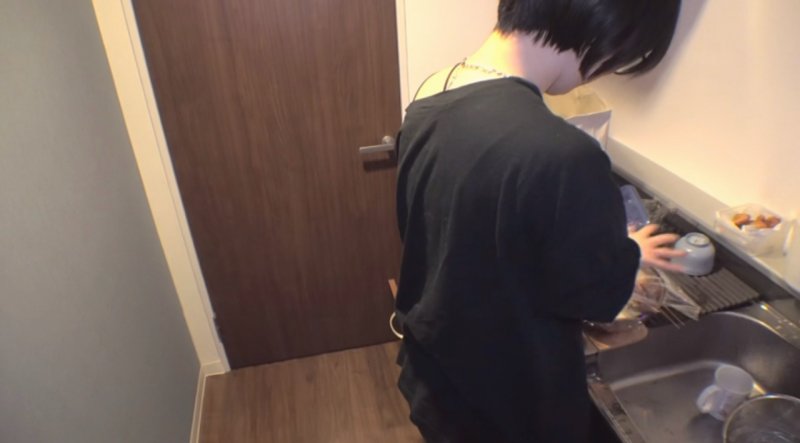 FC2-PPV-4842726 【對不起男友】去他家玩，他為了男友做便當，我打擾他後他想做愛，就在現場做了。