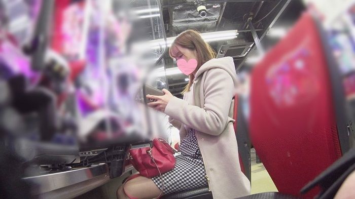FC2-PPV-1448399 【無・素人私拍】拯救柏青哥店散財女性！帶出成功是不錯、不過這妞太誇張！性愛依存瘋狂淫語連發！懇求中出性愛！