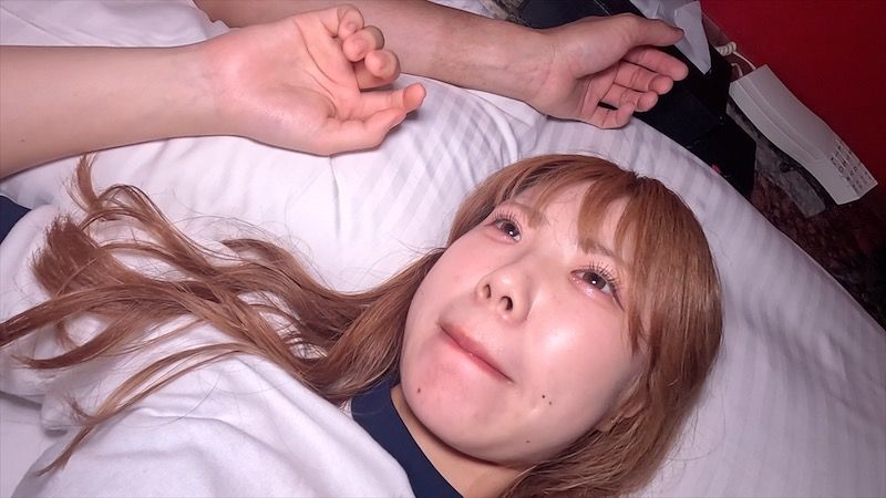 FC2-PPV-3779166 【無修正】【露臉】正宗OO，美臀、運動褲、可愛酒窩，哭泣般臉蛋背後位中出