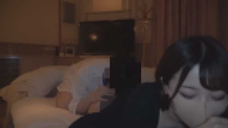 FC2-PPV-3017114 麵包店的看板娘，私服身姿可愛。終於做好生插入的準備