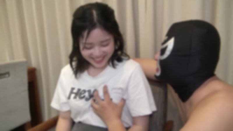 FC2-PPV-4088845 可愛笑臉來到東京的白皙18歳！只有正常位經驗的素人美女讓她滿滿體驗！