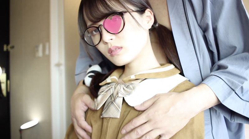 FC2-PPV-1401549 壓倒的美OO 美麗現役大OO由香 透通白肌與發育途中OO女體型